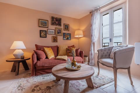 Airbnb performant: Panoramic Views & Provençal Charm in Gordes Center à Gordes