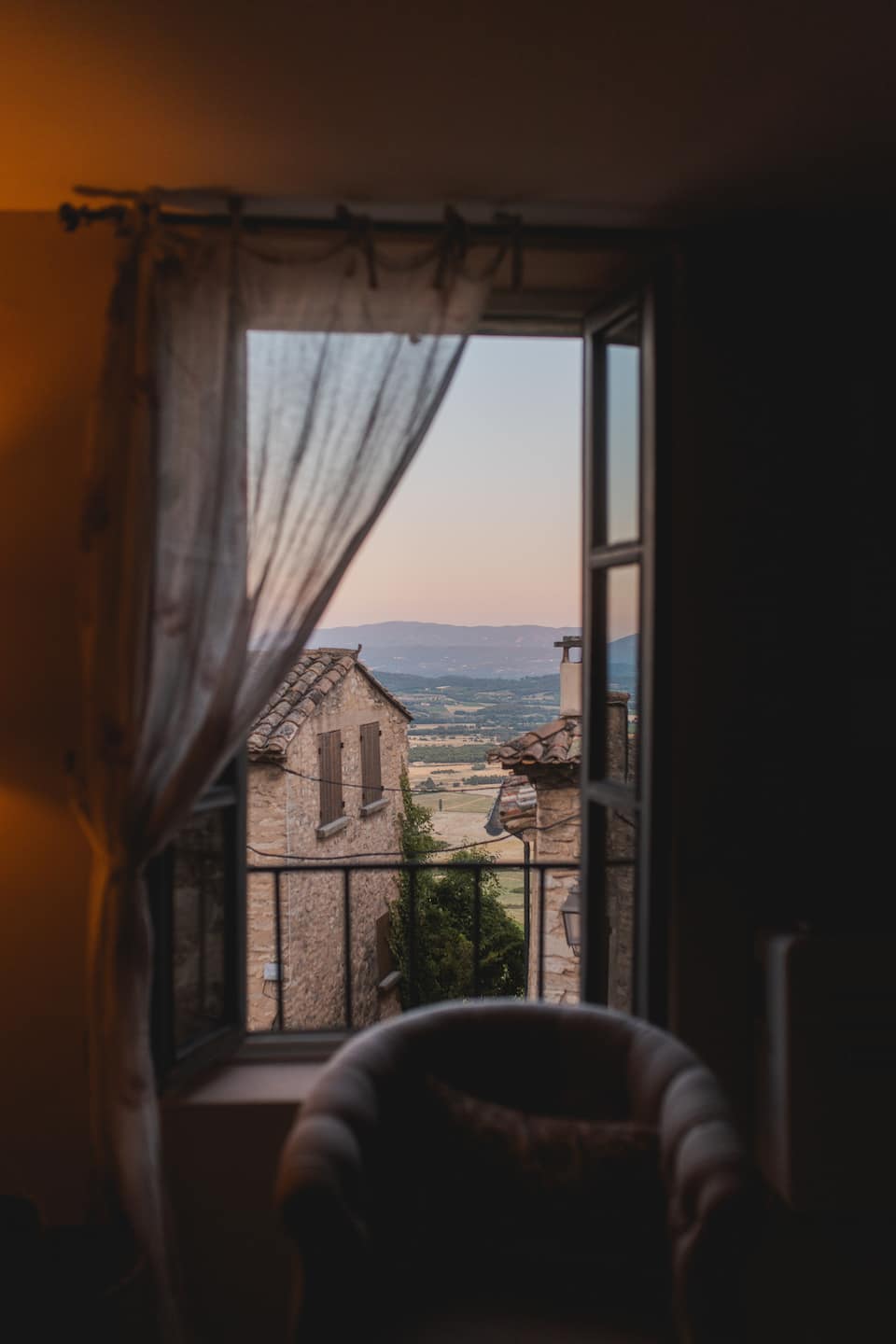 A former art gallery on the square in Gordes, Gordes, Provence-Alpes-Côte d'Azur, France, photo 3 of 10