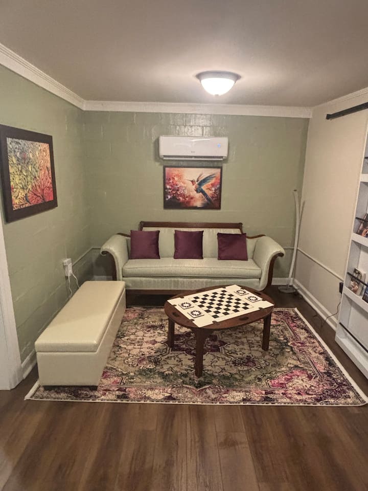 Birdie Hut - Macon, GA