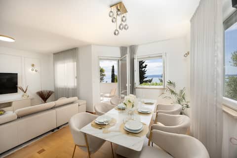 Top performing Airbnb: Marivi - Luxury apartment above the beach Žnjan in Gradski Kotar Trstenik
