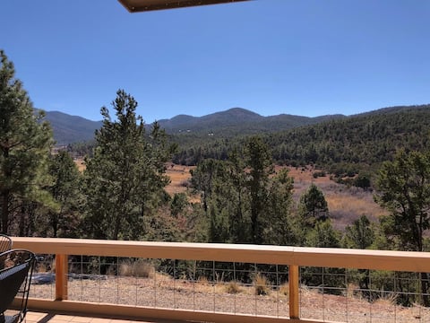 Elk Valley | Private 3BR Mountain View Getaway