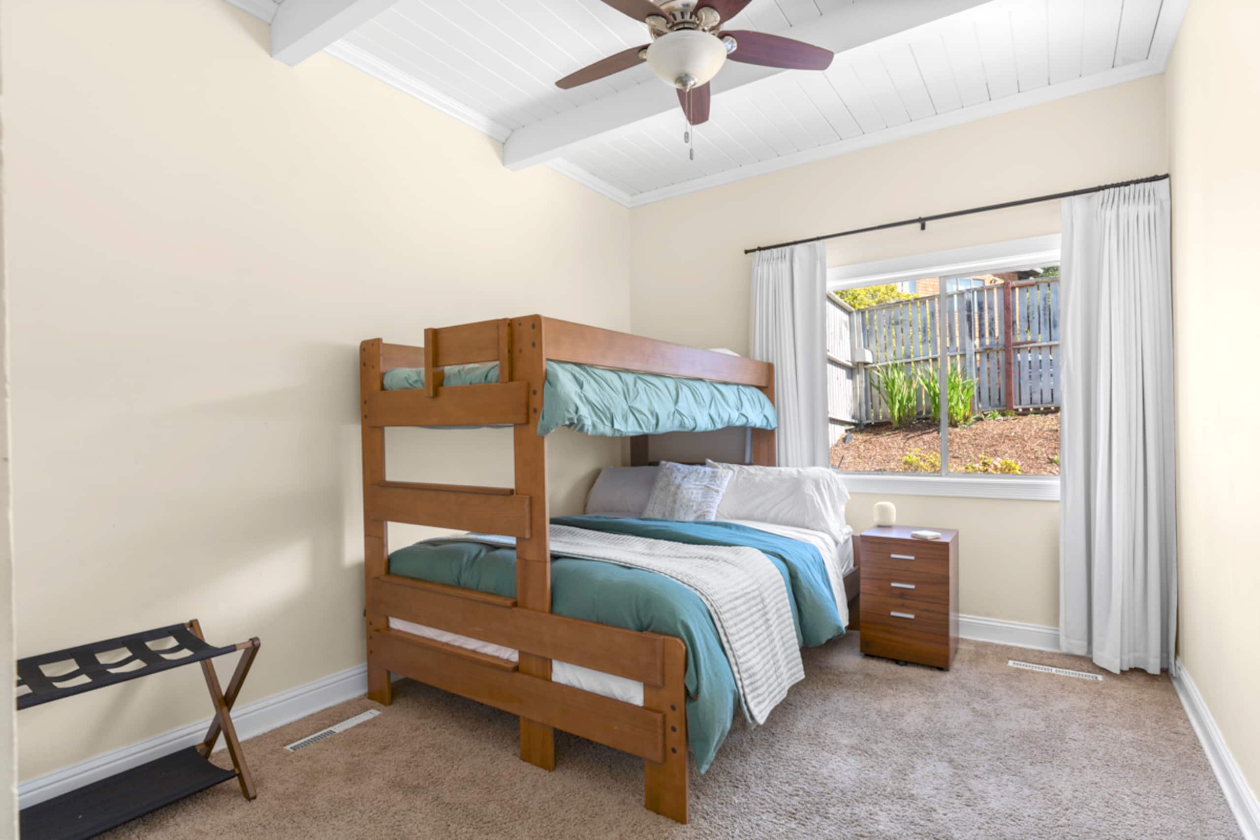 Berkeley Hills Home with Panoramic Bay Views - Photo 11