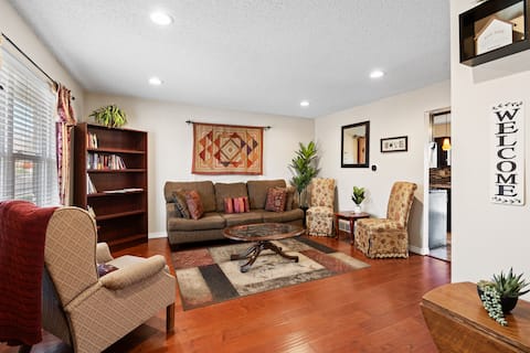 Popular Airbnb listing: Spacious 4 Bedroom with Jacuzzi in Arvada