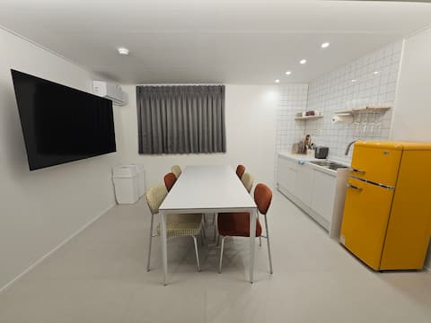 #소담스테이 #천안 신부동 천안IC 인근 최대 8인 숙소 #침대4개 "202"