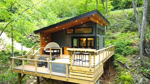 Magical treehouse cabin in Todd. Private swimming