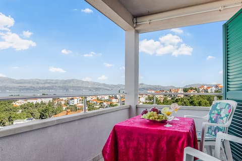 Spacious & Charming Apartment 128 m² with Sea View