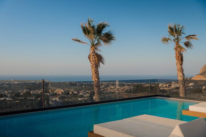 Sunset Escape Luxury Villa in Hersonissos gallery image 3