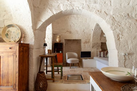 Popular Airbnb listing: Trullo Spedito with private pool in Martina Franca