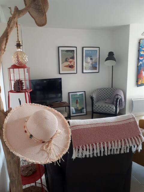 Top performing Airbnb: Relaxation under the pine trees ~ amenities and beach within walking distance in Saint Brevin Les Pins