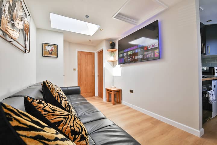 Cosy Central Bungalow Free Parking Walk To Stadium - Cardiff