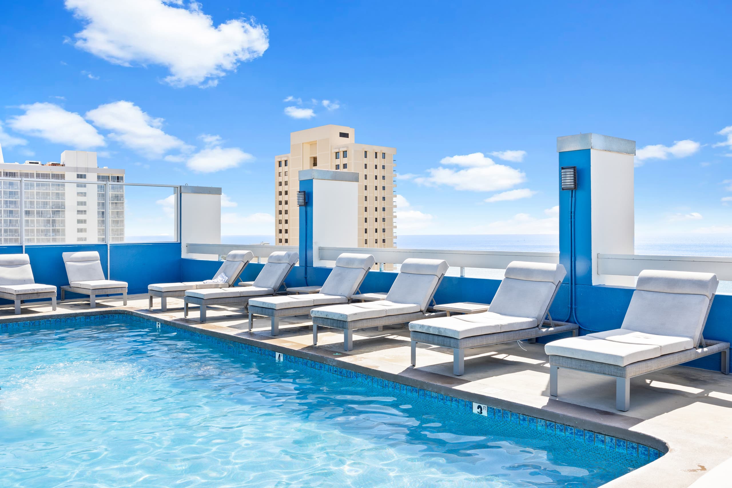 Waikiki studio w/ lanai & rooftop pool - Image 63