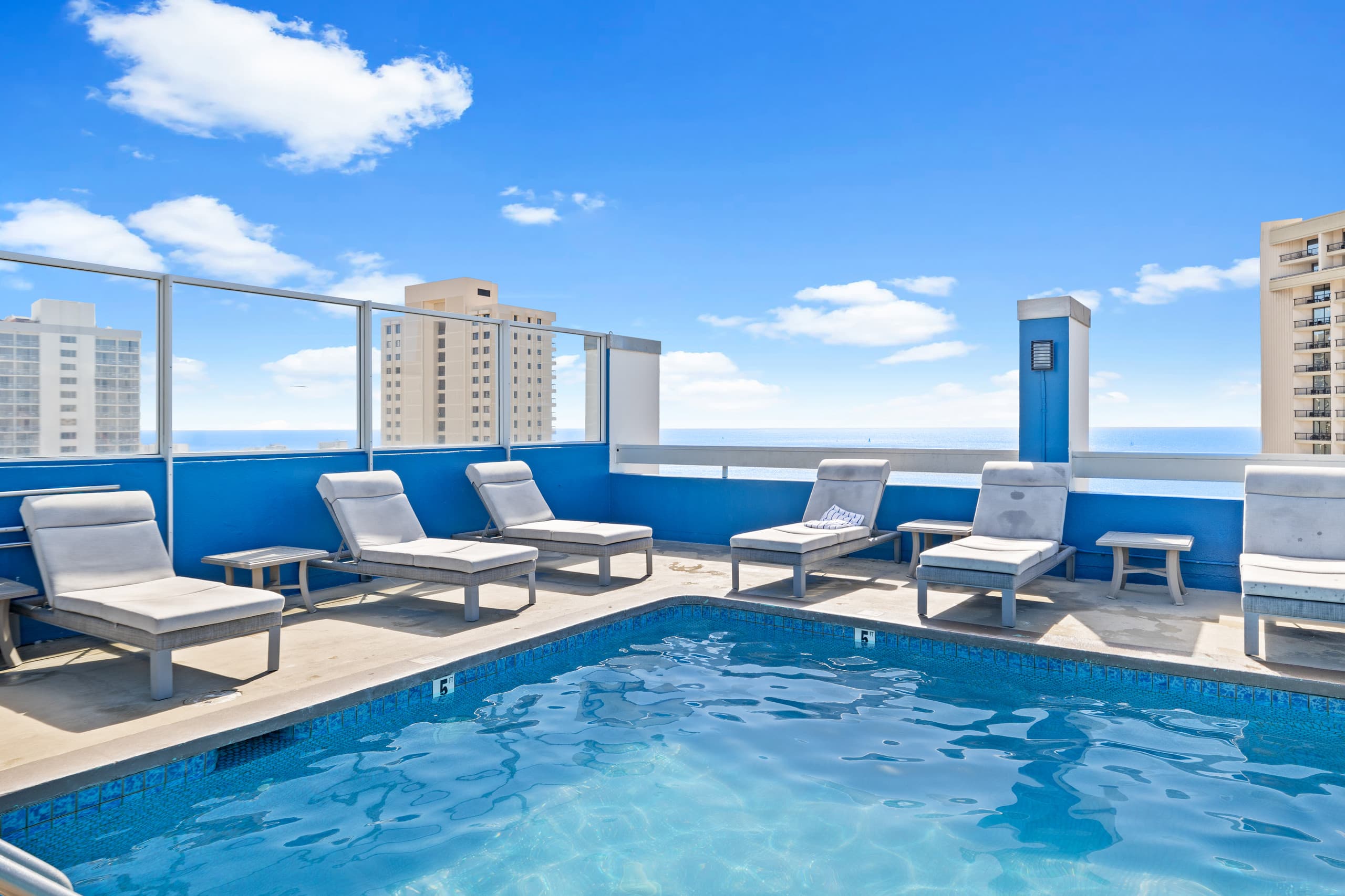 Waikiki studio w/ lanai & rooftop pool - Image 62