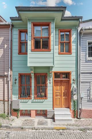 4BR/3 Bath Ottoman House w free Airport transfer!* gallery image 2