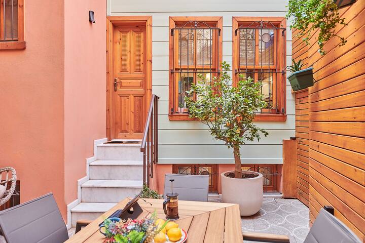 4BR/3 Bath Ottoman House w free Airport transfer!* gallery image 5