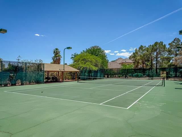 Massive Pool Home w/ Tennis, Basketball, & Arcade gallery image 3