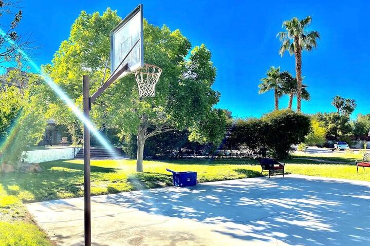 Massive Pool Home w/ Tennis, Basketball, & Arcade gallery image 5