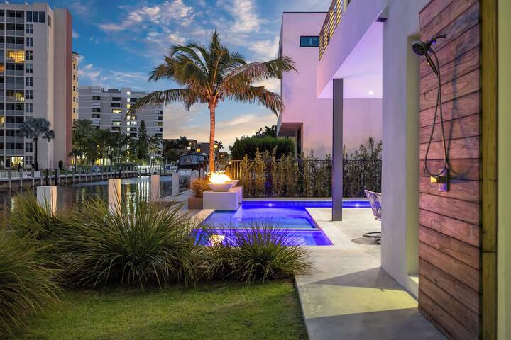 Luxury Waterfront Home, Beach Access, Heated Pool gallery image 2