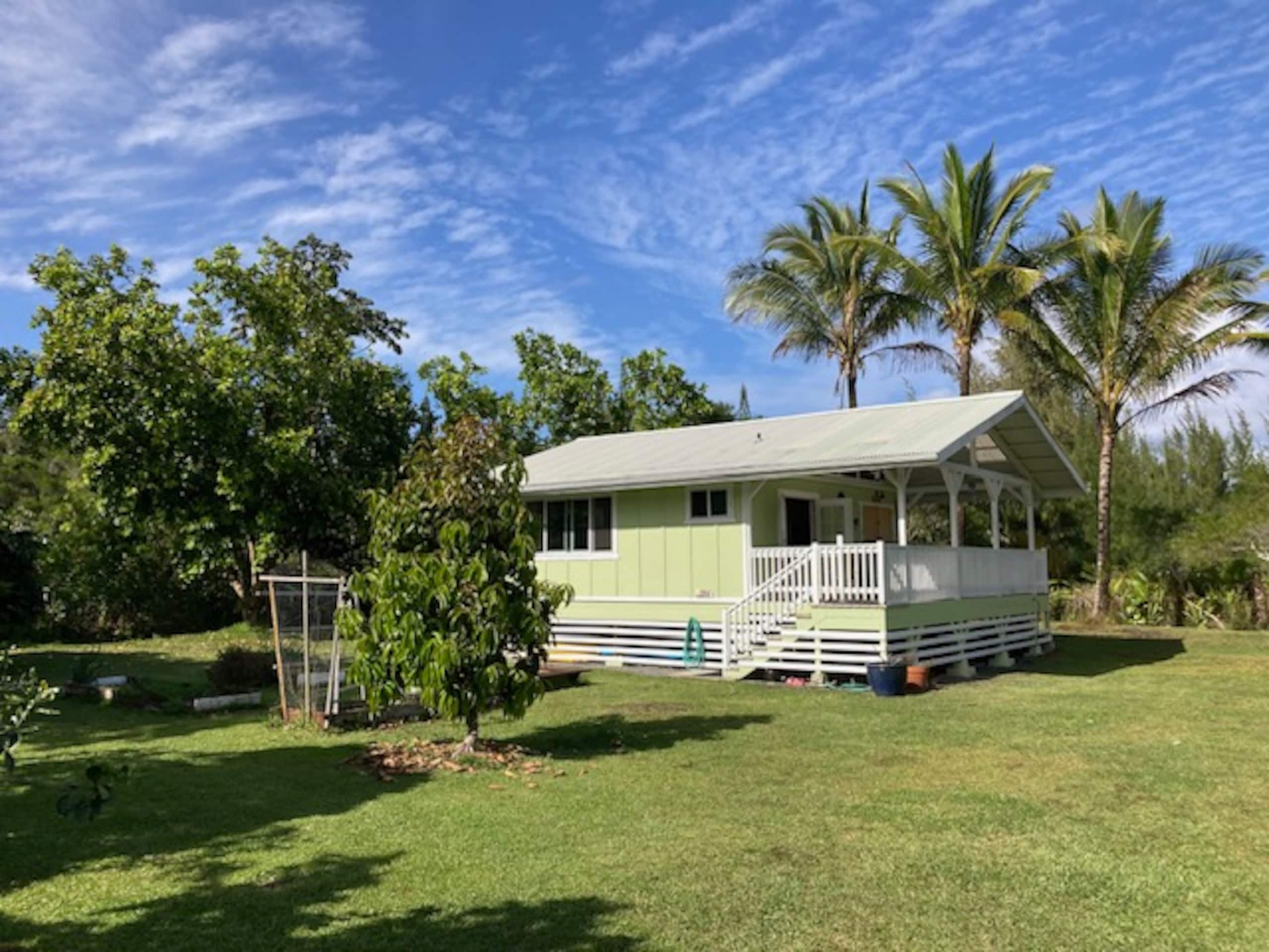 Cabin in Keaau · ★4.92 · 1 bedroom · 2 beds · 1 private bath - Image 8