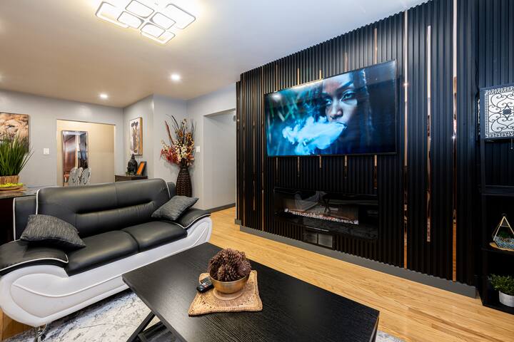 Luxury Home , 3 BD, 1 min from the Airport gallery image 3