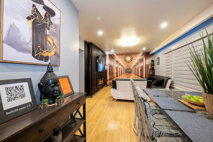 Luxury Home , 3 BD, 1 min from the Airport gallery image 2