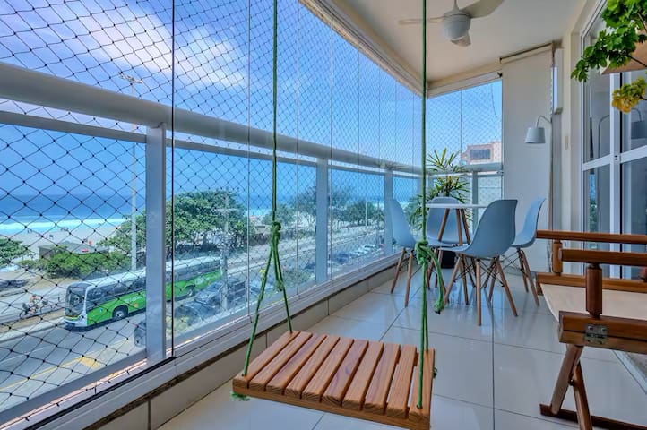 Beach front with Balcony – Barra (Pepê)