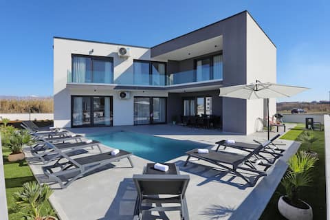 Villa Nika with heated pool