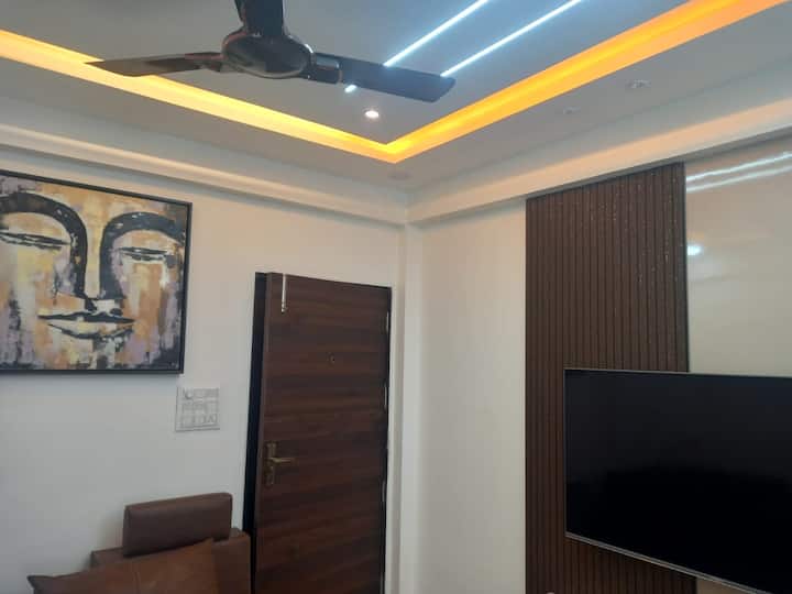 Comfort@city Heart~2bhk,wifi, Ac Near Vijay Nagar - Indore