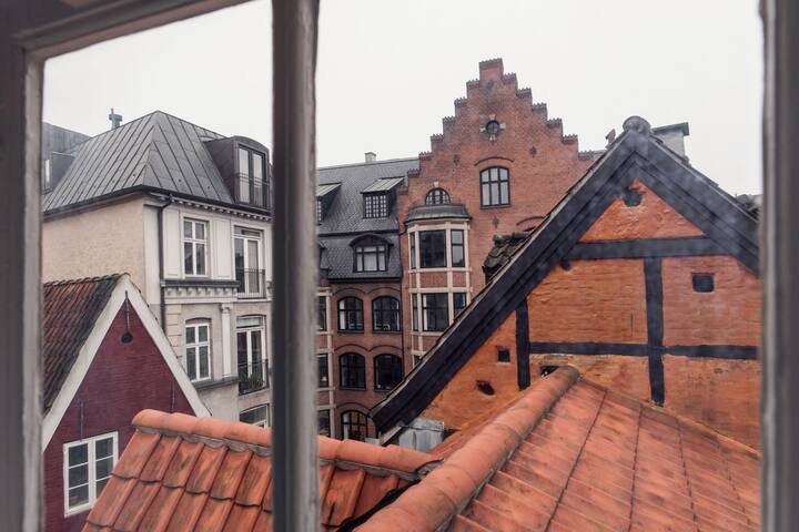 Unique 4-level townhouse w/ Terrace gallery image 5