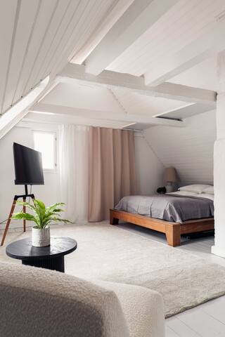 Unique 4-level townhouse w/ Terrace gallery image 4