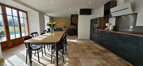 Large renovated cottage, 10 people, quiet, close to beaches