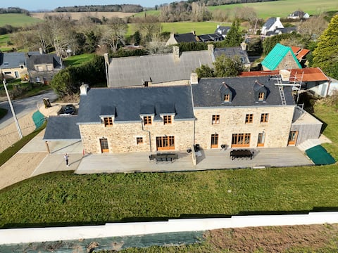 2 cottages in the countryside, 18 people, close to beaches