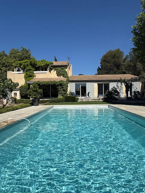 Air-conditioned villa with pool on the edge of the forest