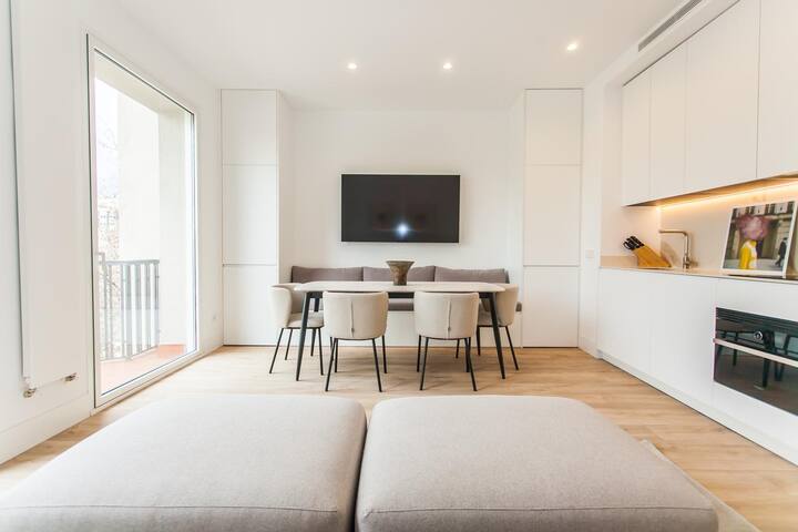 ¡Fancy NUEVO apto en el corazón de MAD! gallery image 2