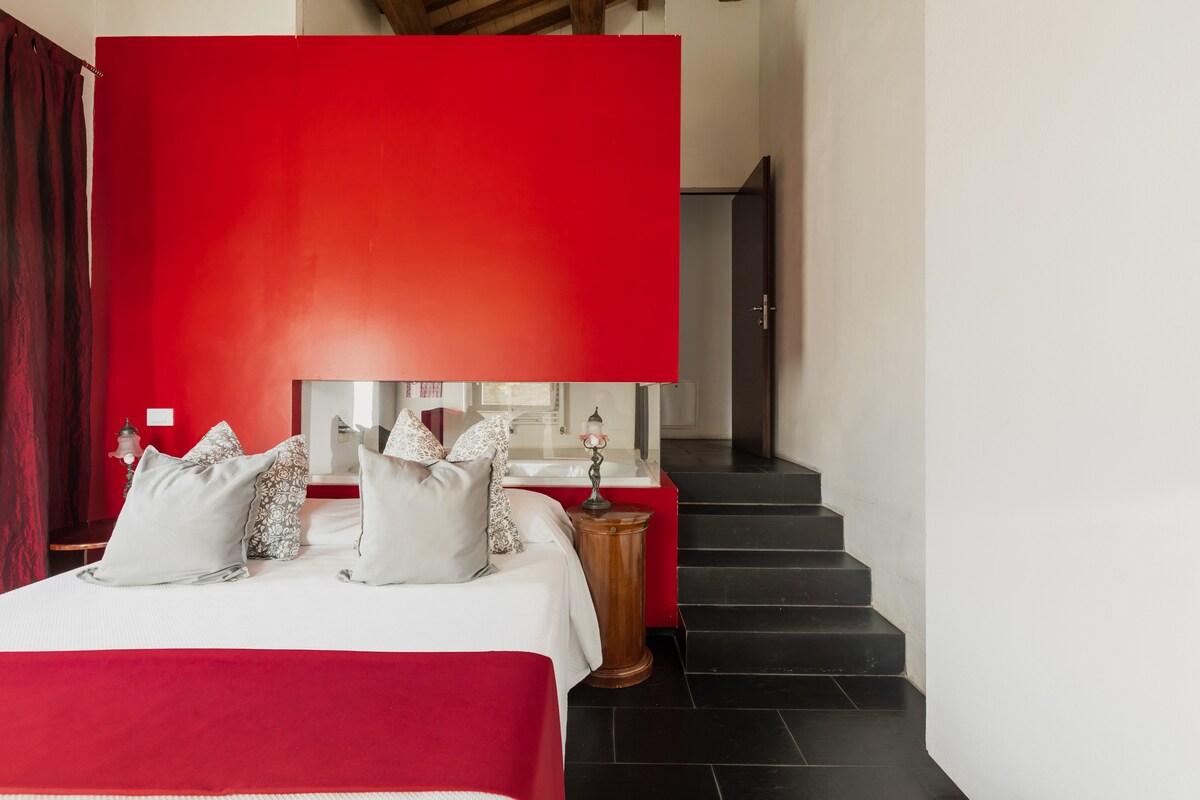 Ensuite bedroom with tub, air conditioning, closet