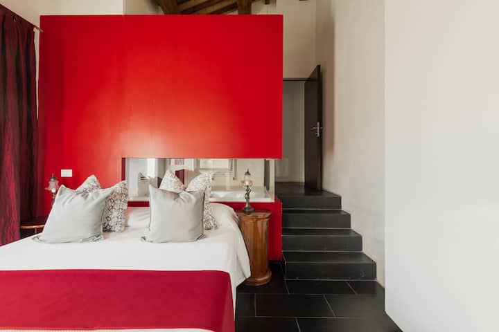 Chambre attenante avec baignoire, climatisation, placard