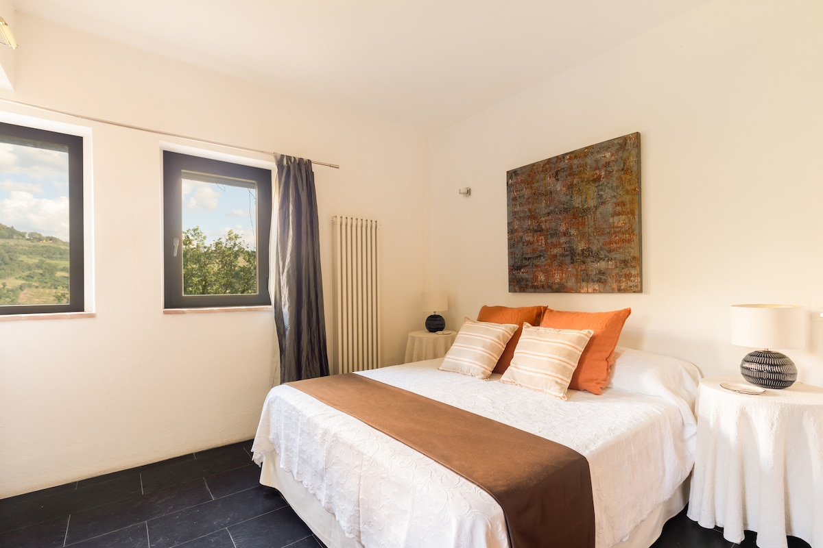 Double room connecting to a single room
Ensuite Bathroom accessing from both double and single room
Closet
Air conditioning