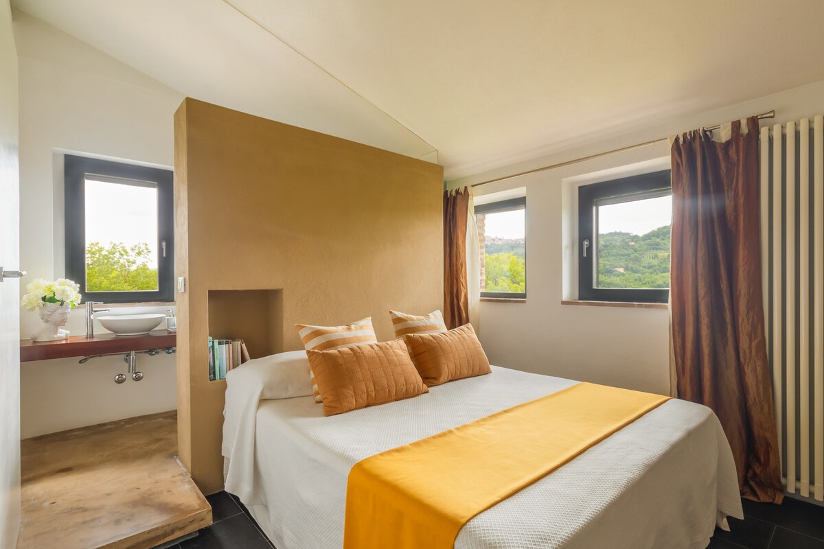 Ensuite double bedroom with TV and coat rack