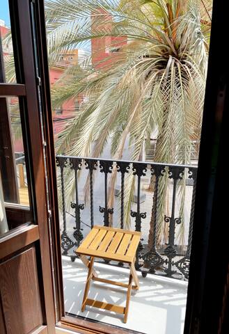 Bright Vintage Flat near the Sea gallery image 3