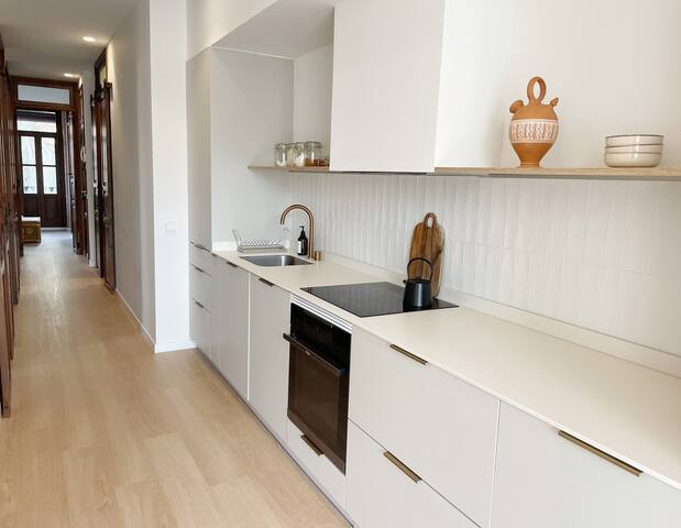 Bright Vintage Flat near the Sea gallery image 5