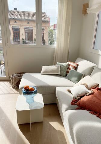 Bright Vintage Flat near the Sea gallery image 2