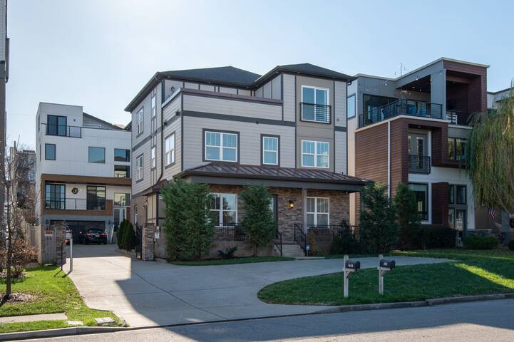 4 bdrm+3offices Rooftop Deck/Gulch/Grill gallery image 2