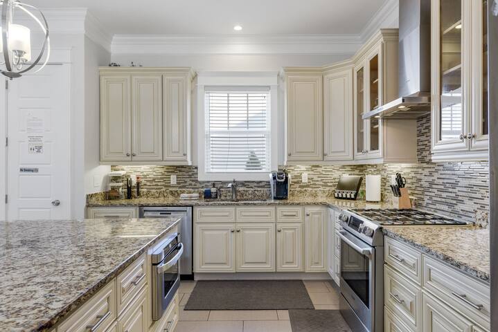 4 bdrm+3offices Rooftop Deck/Gulch/Grill gallery image 4