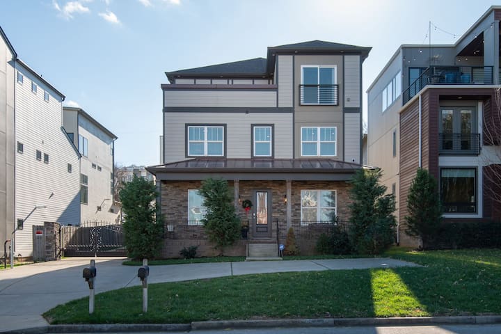 4 bdrm+3offices Rooftop Deck/Gulch/Grill