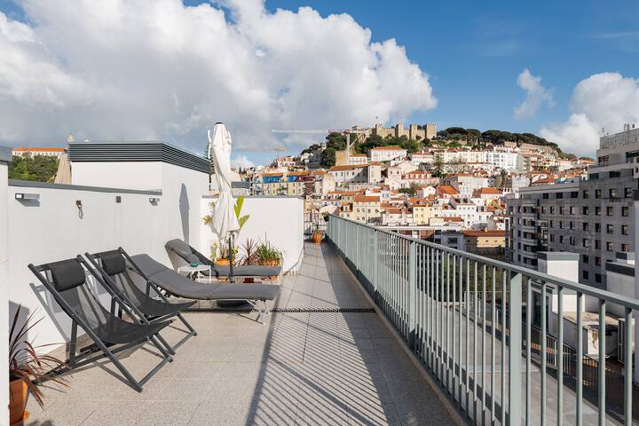 Penthouse For The City Lovers – Parking & Views gallery image 3