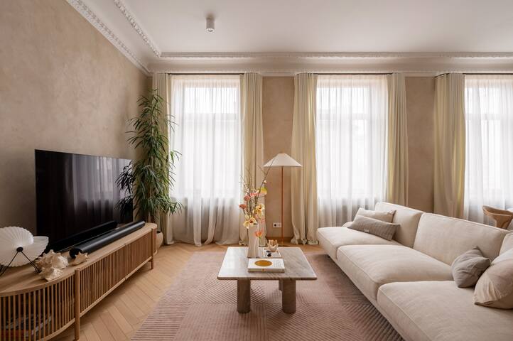 2BR ‘ZEN’ luxury in Quite Center gallery image 4