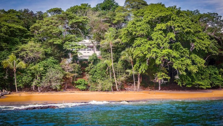 Spectacular ocean view, private beach access, pool
