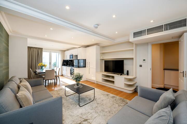 Kensington-Warwick Gardens -2 Bedroom Flat