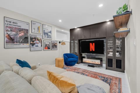 Top Airbnb: Large Private Suite Near SkyTrain & Airport in Sunset