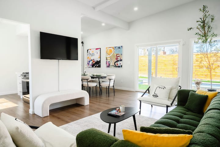 Modern Pool House I 4beds I Spa I Game Room - Los Angeles, CA