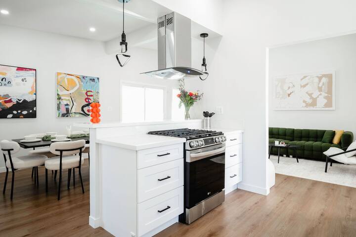 Modern Pool House I 4Beds I Spa I Game Room gallery image 4